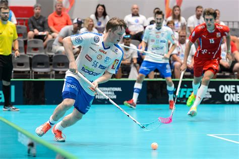 how much do floorball players make|Number of licensed floorball players in 2019 .
